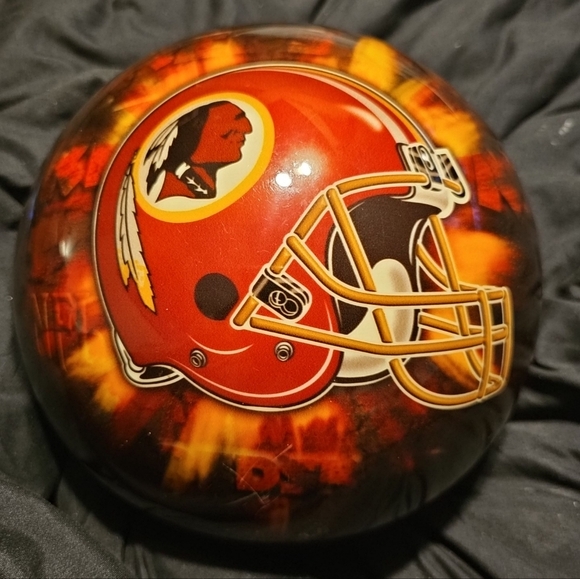 Redskins bowling ball with case - Picture 2 of 3
